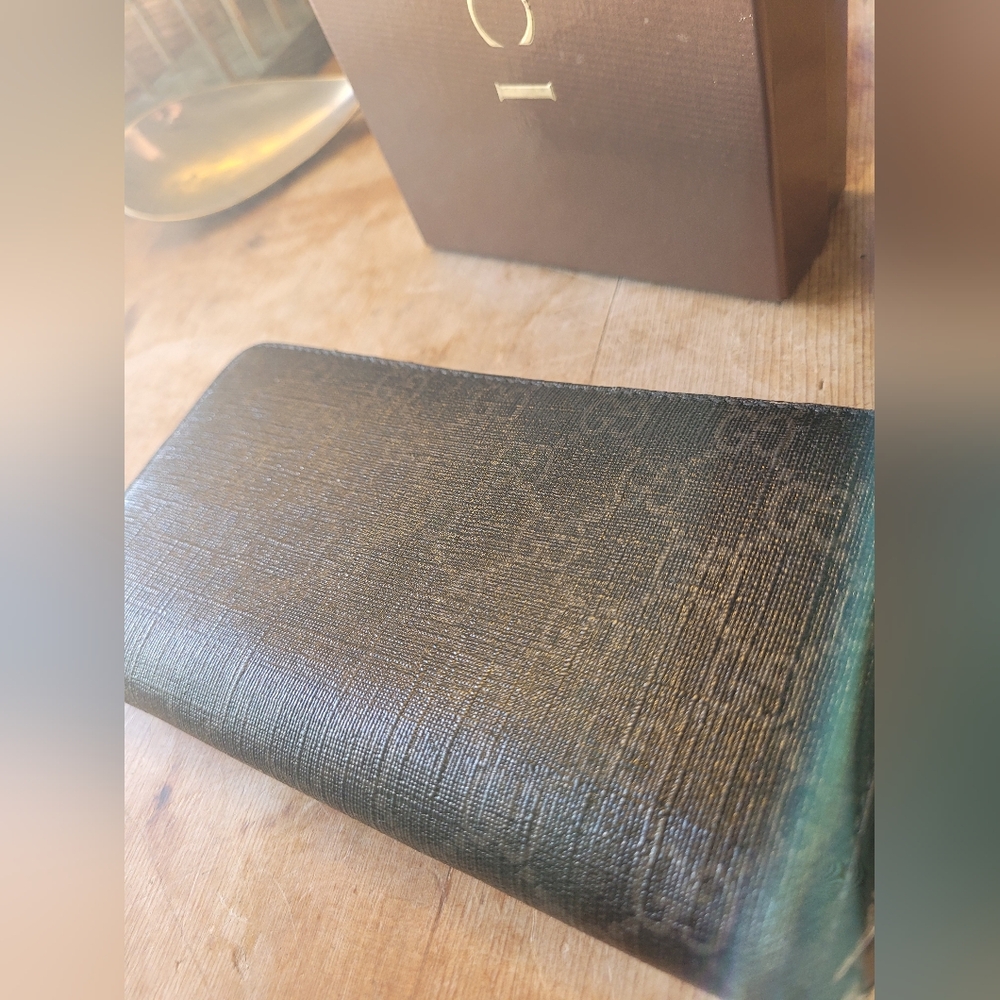 Sold. Gucci Snake Wallet - Picture 2 of 3